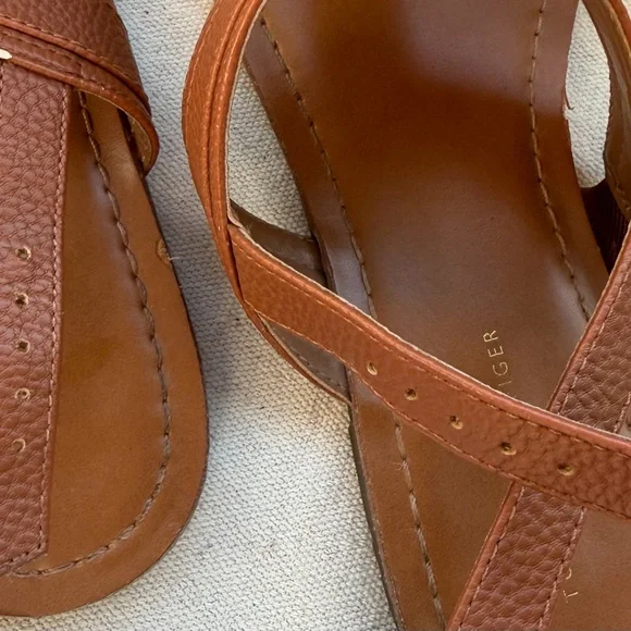 Tommy Hilfiger Women's Brown Leather T-Strap Sandals Gold Emblem and Buckles 10 - Picture 3 of 11